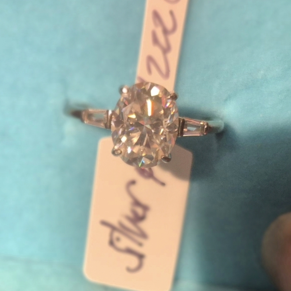 2.5 CT Oval & Baugette Trilogy Moissanite Ring Size 6 US New!